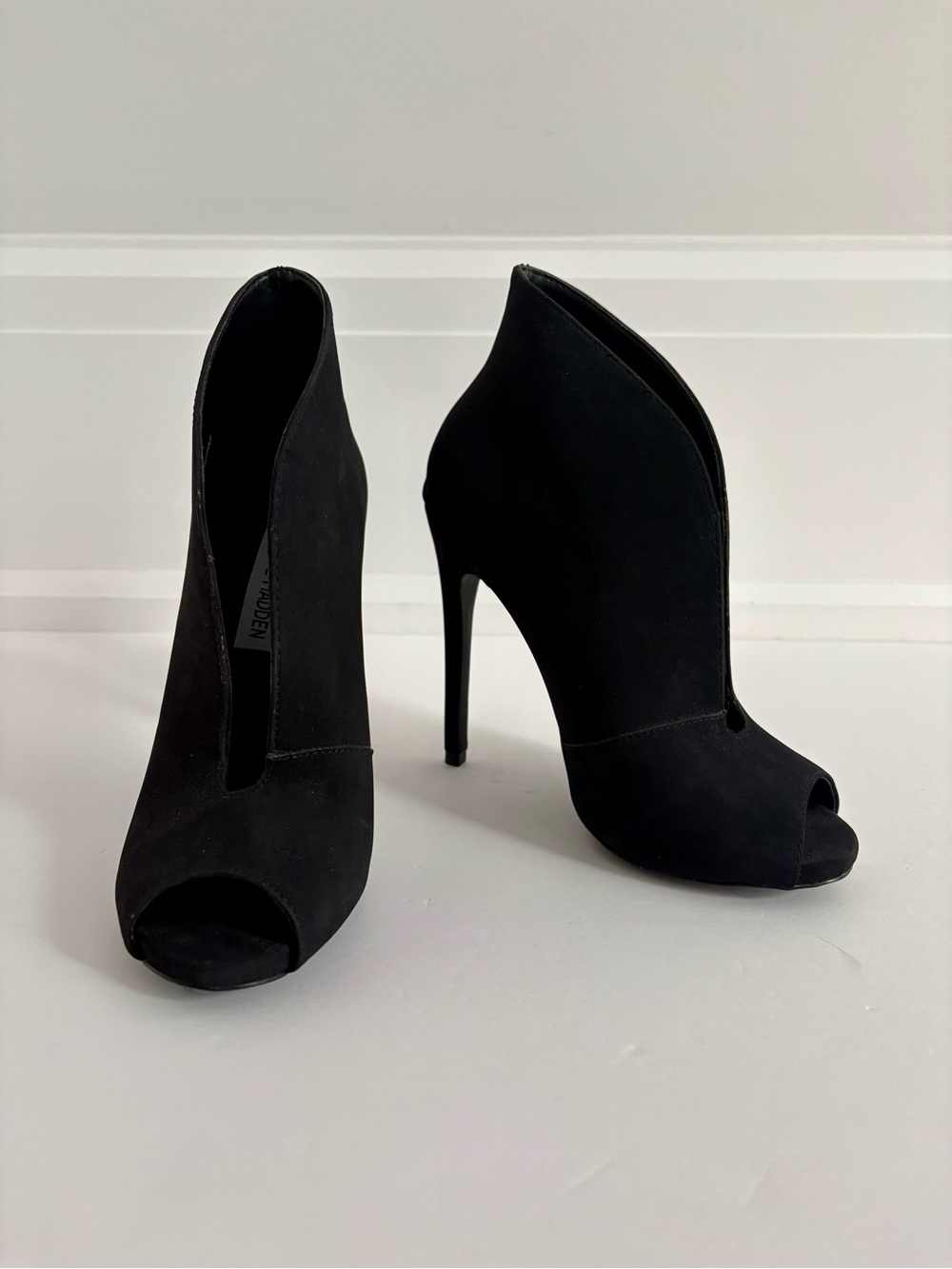 Steve Madden Black Faux Suede Deep-V Peep Toe Booties - Size 5.5